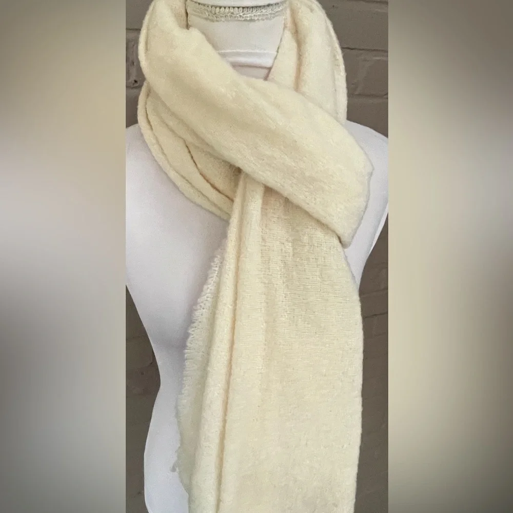 Celtic Irish Lambswool blend Ivory Scarf NWT